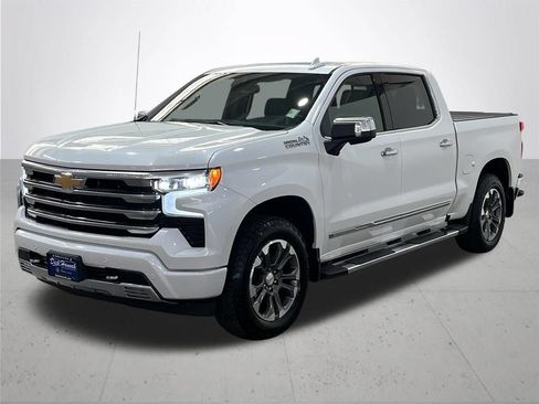 Used 2025 Chevrolet Silverado 1500 High Country w/ Z71 Off-Road Package AWD/4WD image 2