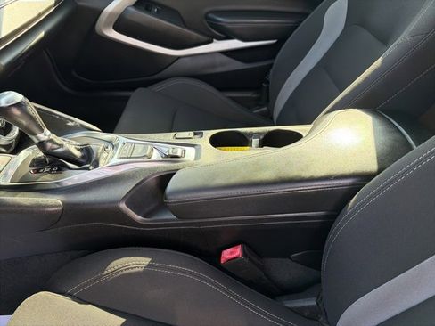 Used 2020 Chevrolet Camaro LT image 11