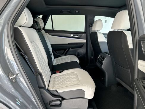 Certified 2025 Volkswagen Atlas Cross Sport SEL Premium R-Line AWD/4WD image 35