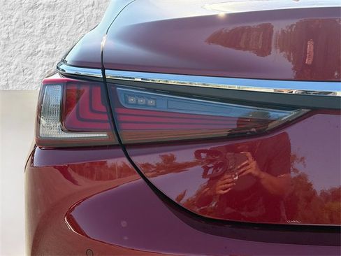 New 2025 Lexus ES 350 w/ Premium Package image 10