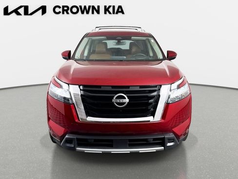 Used 2023 Nissan Pathfinder Platinum image 2
