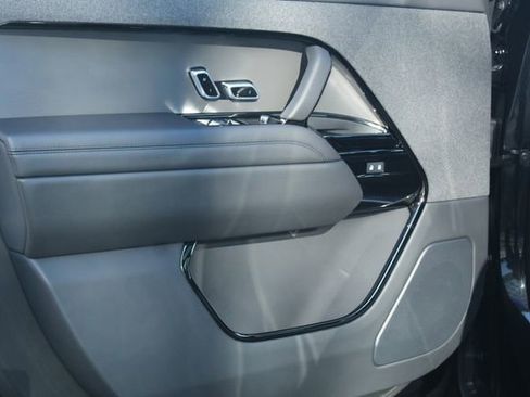 Used 2025 Land Rover Range Rover Sport Dynamic SE image 22