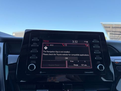 Used 2023 Toyota Camry SE image 16