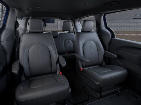 New 2027 Chrysler Pacifica Select FWD image 16