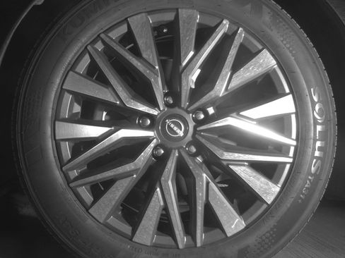 Used 2025 Nissan Altima 2.5 SV FWD image 12