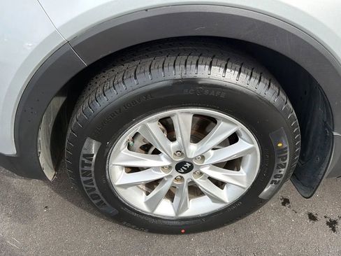 Used 2019 Kia Sorento L image 19