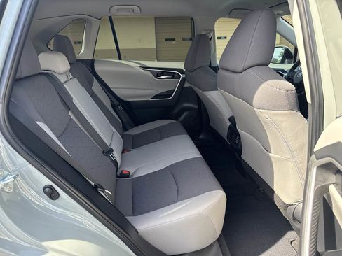 Used 2023 Toyota RAV4 XLE FWD image 20