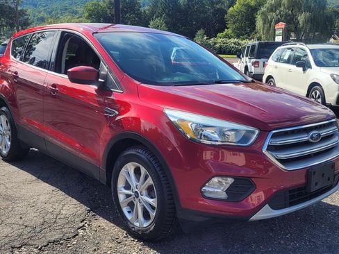 Used 2017 Ford Escape SE AWD/4WD image 2