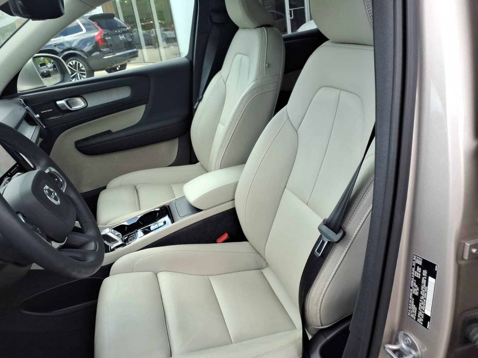 Certified 2024 Volvo XC40 B5 Ultimate w/ Protection Package Premier AWD/4WD image 20