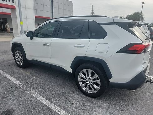 Used 2020 Toyota RAV4 Limited AWD/4WD image 10