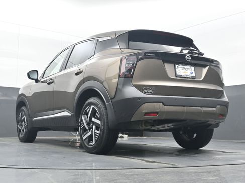 Certified 2025 Nissan Kicks SV image 16