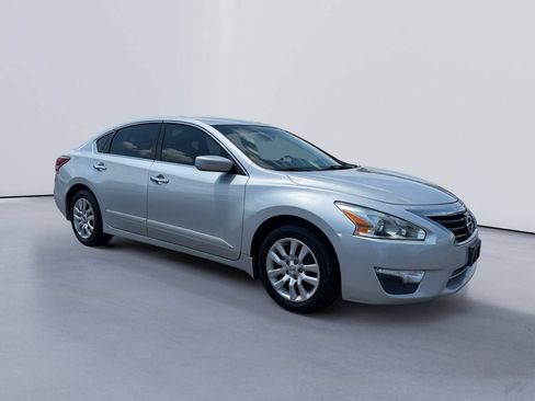 Used 2013 Nissan Altima 2.5 S FWD image 1