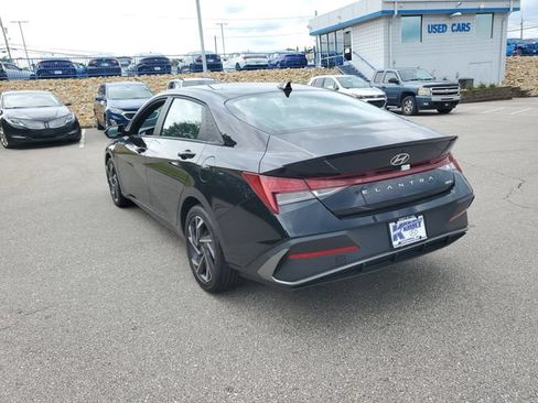 Used 2025 Hyundai Elantra SEL FWD image 3