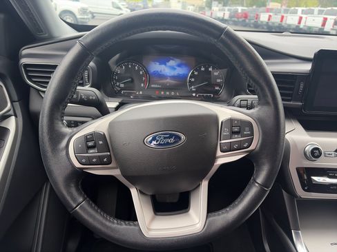Used 2021 Ford Explorer XLT w/ Equipment Group 202A AWD/4WD image 21