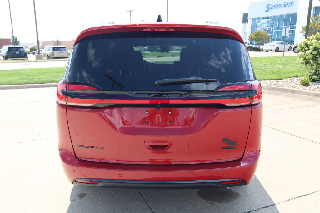 New 2027 Chrysler Pacifica Select AWD/4WD image 15
