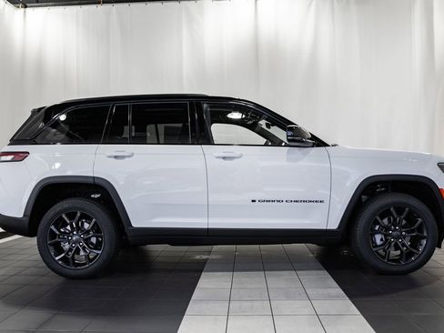 New 2025 Jeep Grand Cherokee Limited image 3