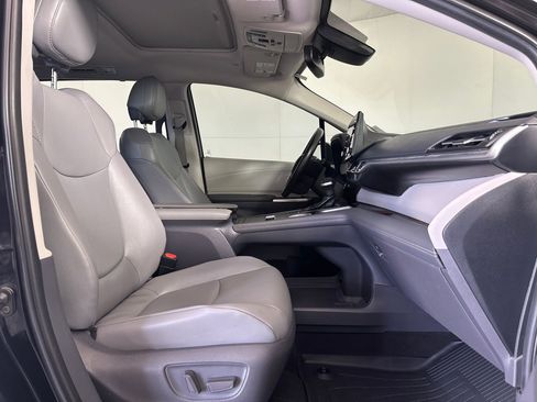 Used 2021 Toyota Sienna XLE image 28