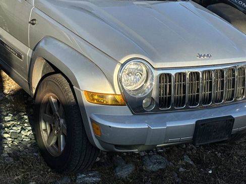 Used 2005 Jeep Liberty Limited image 4