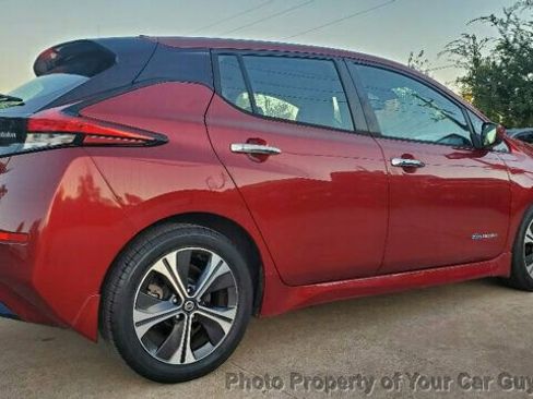 Used 2019 Nissan Leaf SV w/ SV Technology Package image 14