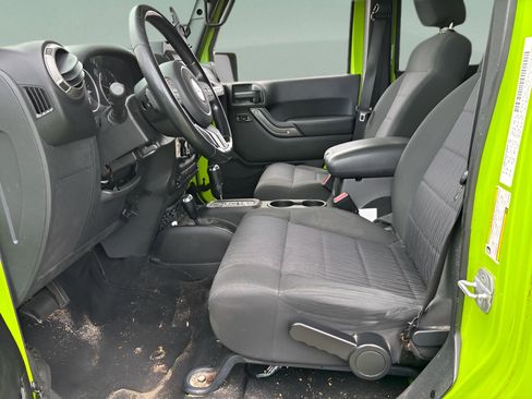 Used 2012 Jeep Wrangler Unlimited Sport image 9