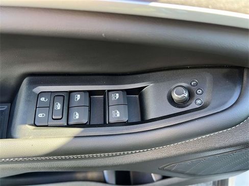 Certified 2025 Jeep Grand Cherokee Limited w/ Black Appearance Package image 13