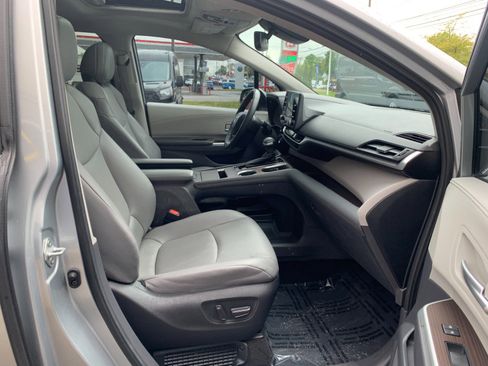 Used 2022 Toyota Sienna XLE AWD/4WD image 39