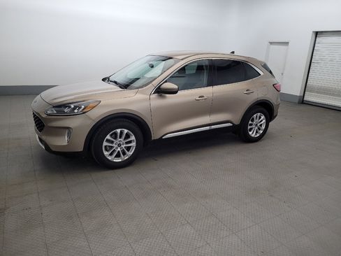 Used 2020 Ford Escape SE FWD image 2