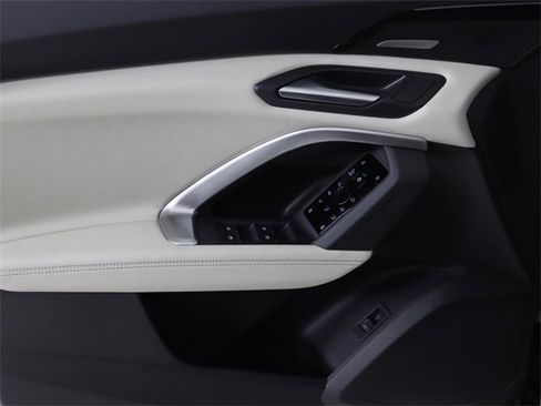 New 2025 Audi Q5 Prestige image 11