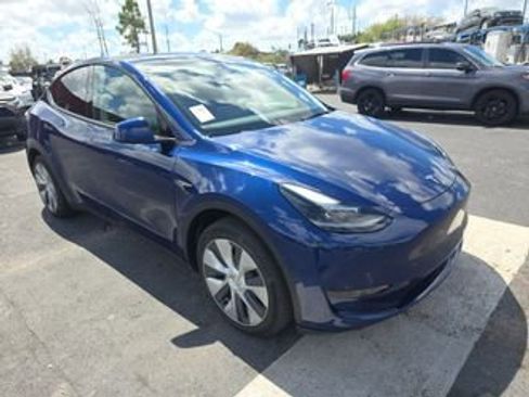 Used 2024 Tesla Model Y 2WD image 1