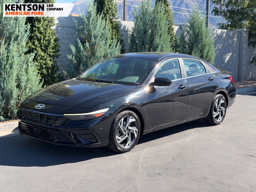 Used 2025 Hyundai Elantra SEL FWD image 3