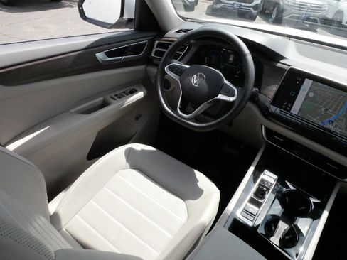 Certified 2025 Volkswagen Atlas SEL AWD/4WD image 9