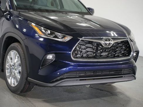 New 2026 Toyota Highlander Limited image 4