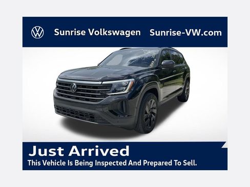 Used 2024 Volkswagen Atlas SE FWD image 1