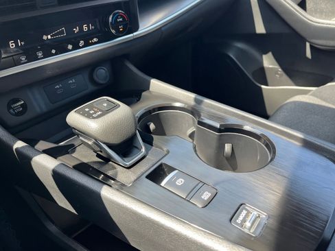 Used 2025 Nissan Rogue SV FWD image 43