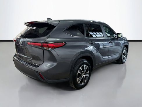 Used 2023 Toyota Highlander XLE AWD/4WD image 10