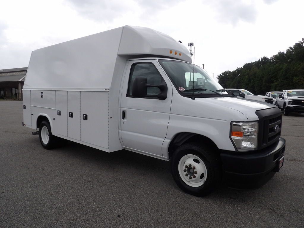 Used 2024 Ford E-350 and Econoline 350 Super Duty w/ Driver's Safety Package RWD image 11