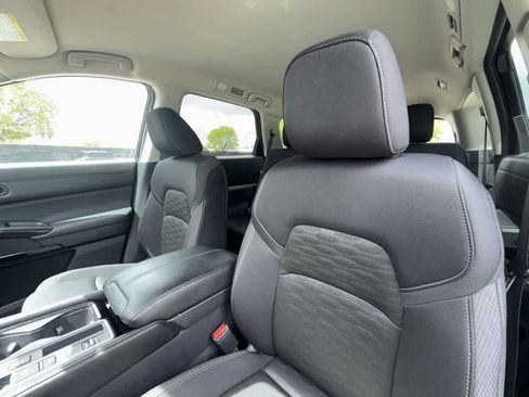 Used 2025 Nissan Pathfinder SV image 14