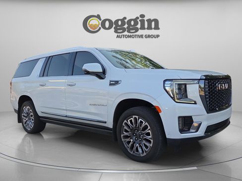 Used 2023 GMC Yukon XL Denali Ultimate w/ LPO, Floor Liner Package AWD/4WD image 7