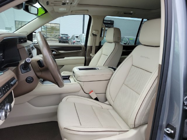 Used 2023 GMC Yukon XL Denali AWD/4WD image 5