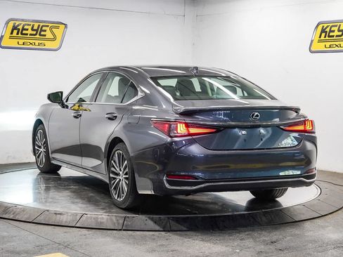 Used 2025 Lexus ES 300h w/ Premium Package FWD image 2