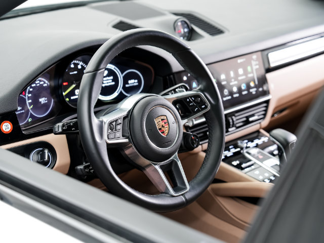 Certified 2023 Porsche Cayenne Platinum Edition AWD/4WD image 9