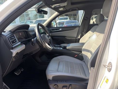 Certified 2024 Volkswagen Atlas Cross Sport SEL R-Line AWD/4WD image 12