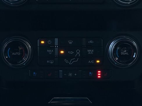 Used 2021 Ford F450 Platinum w/ FX4 Off-Road Package image 18