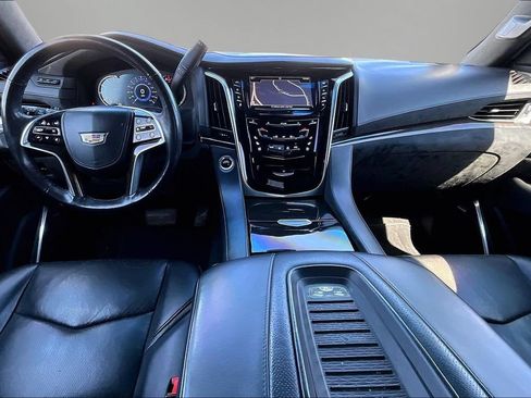 Certified 2019 Cadillac Escalade Platinum AWD/4WD image 7