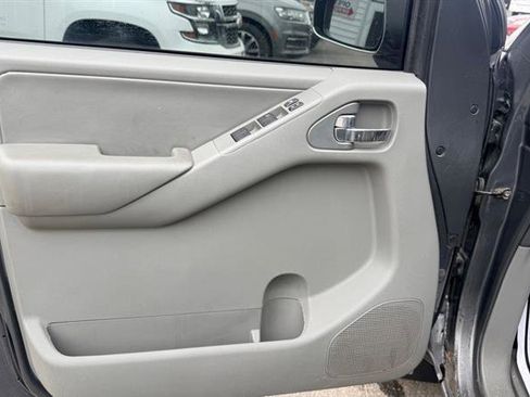 Used 2013 Nissan Frontier SL image 27