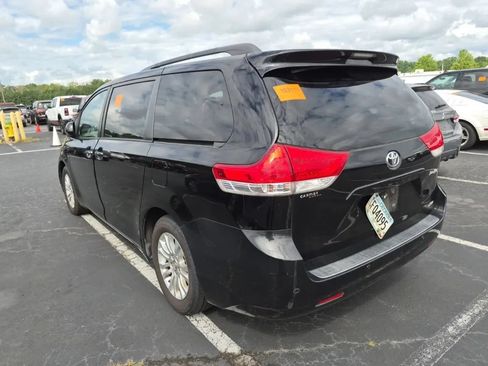 Used 2014 Toyota Sienna XLE FWD image 2