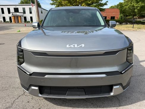 Used 2024 Kia EV9 Light Long Range RWD image 10