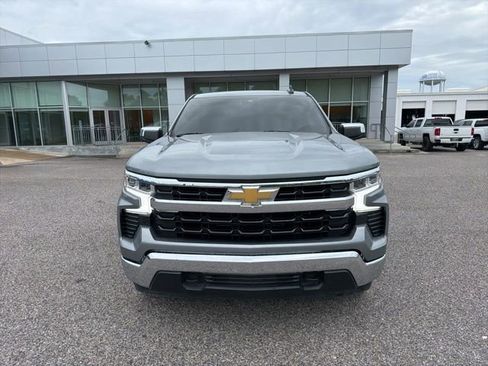 Used 2023 Chevrolet Silverado 1500 LT AWD/4WD image 2