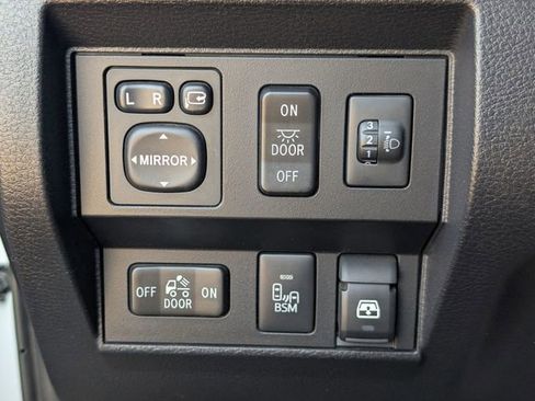 Used 2016 Toyota Tundra Platinum image 23