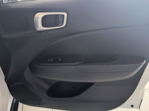 Used 2025 Hyundai Venue SEL FWD image 31